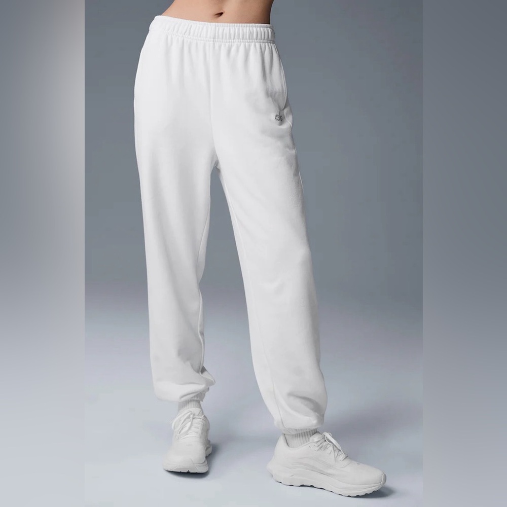 ALO yoga accolade sweatpant - white, small